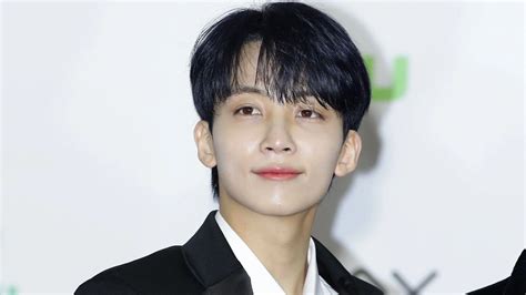 SEVENTEEN’s Jeonghan Undergoes Elbow Surgery; To Wear Cast Durin.